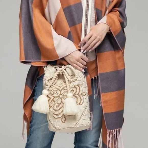 New! Boho Handwoven Bucket Shoulder Bag - Picture 4 of 11